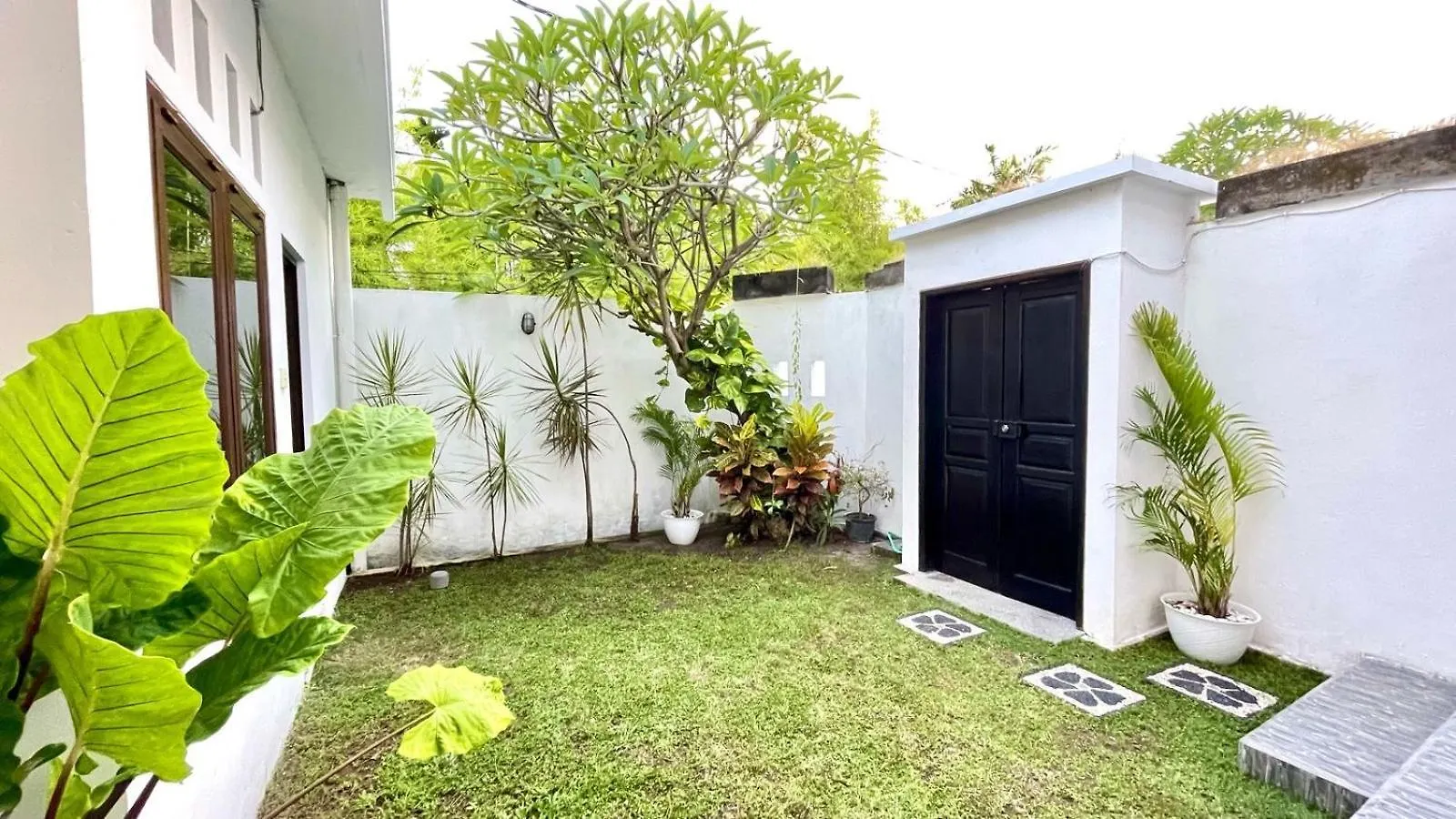 2 Bedrooms Villa Petitenget Private Pool スミニャック インドネシア